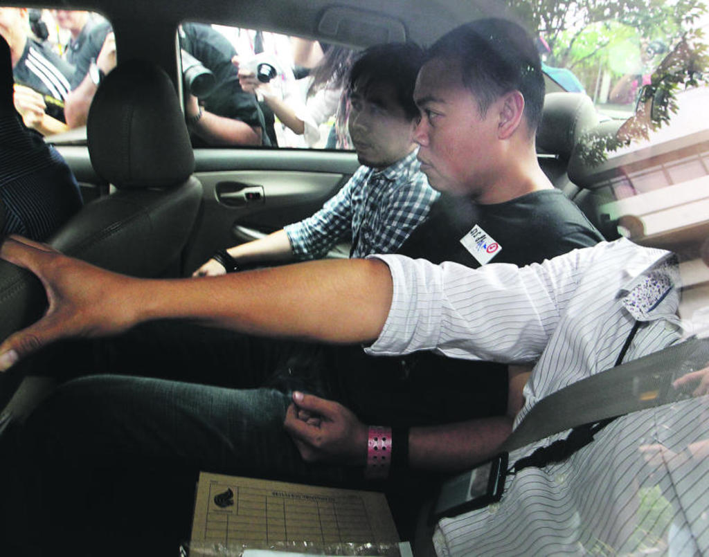 Murderer escorted in police car in Kovan murder