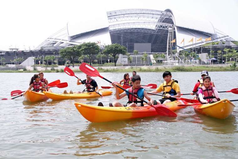 You are currently viewing The Ultimate Guide to Kayaking in Singapore: Locations, Rentals & Tours