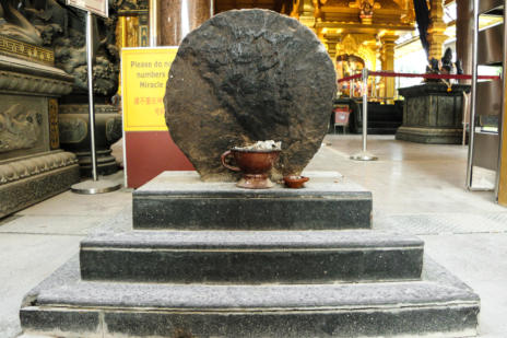 Loyang Temple 4D Oracle Stone
