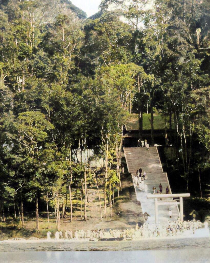 staircase leading to syonan jinja shrine in Macritchie reservoir