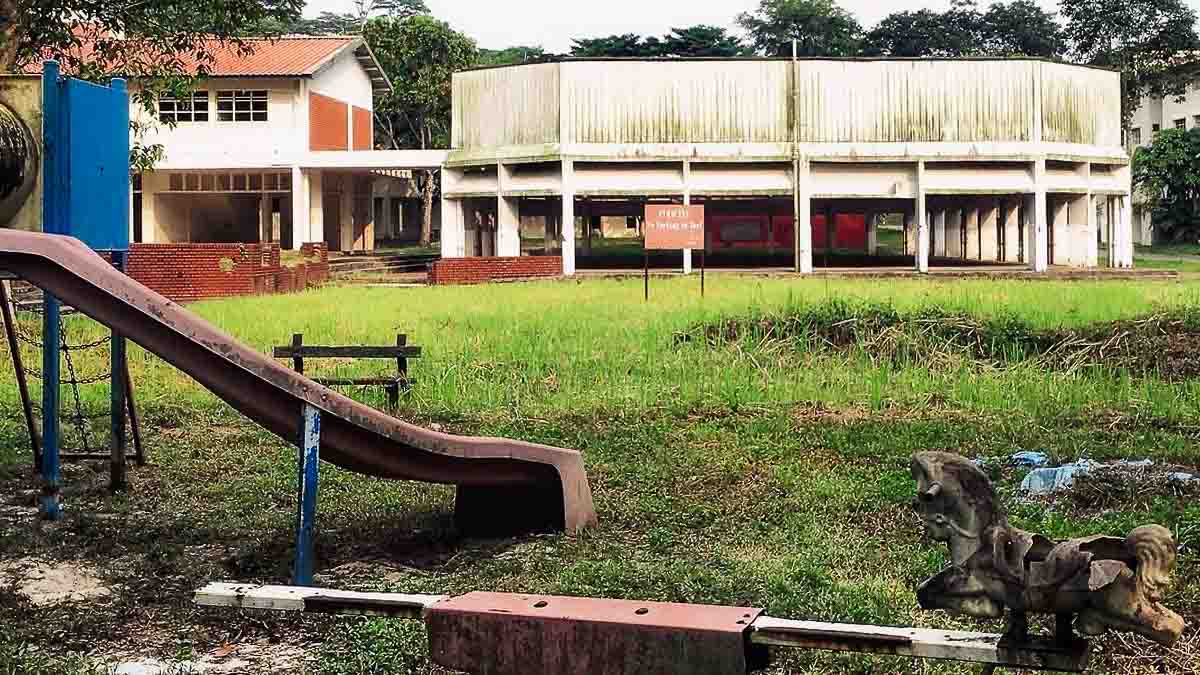 abandoned neo tiew hdb estate playground